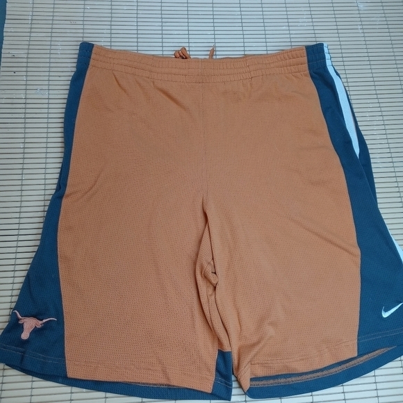 Nike Team Nike Fit Dry University of Texas gym shorts. Drawstring waist. Sz Larg - Picture 9 of 9